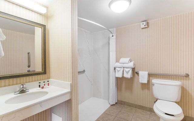 Howard Johnson by Wyndham College Park