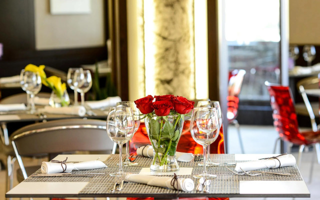 Rosslyn Central Park Hotel