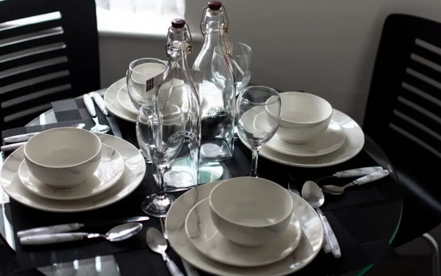Lux Apartments 4 Bedroom House Molyneux