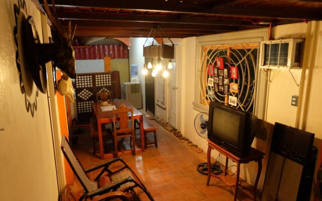 The Orange House - Vigan Villa