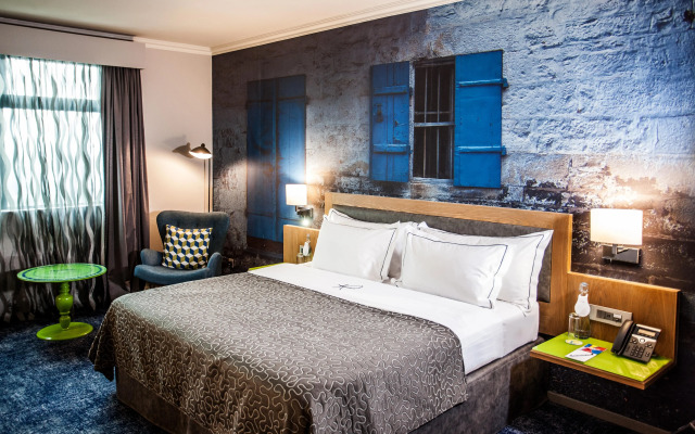 Hennessy Park Hotel