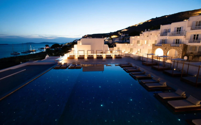 Manoulas Beach Mykonos Resort