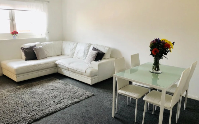 Modern 2 bed Apartment Near City Centre