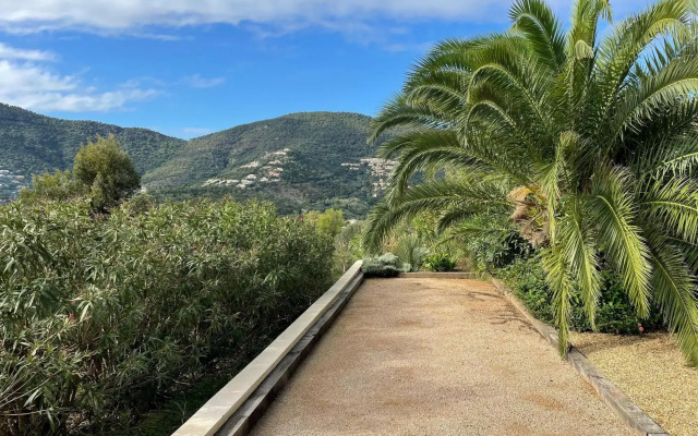 Villa in Cavalaire With Sea View & Pool