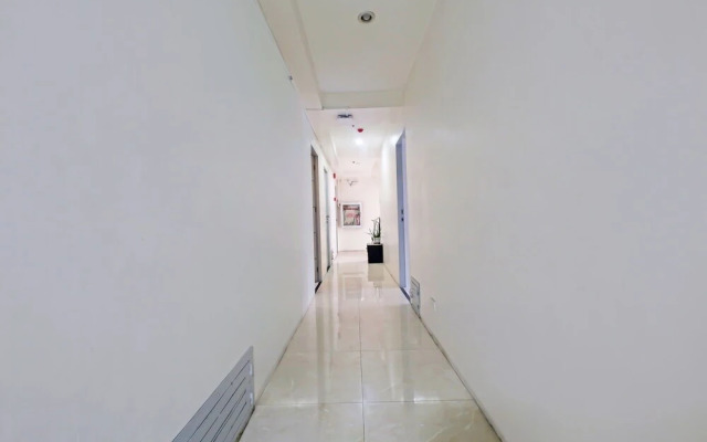 OYO 896 Silverio Suites