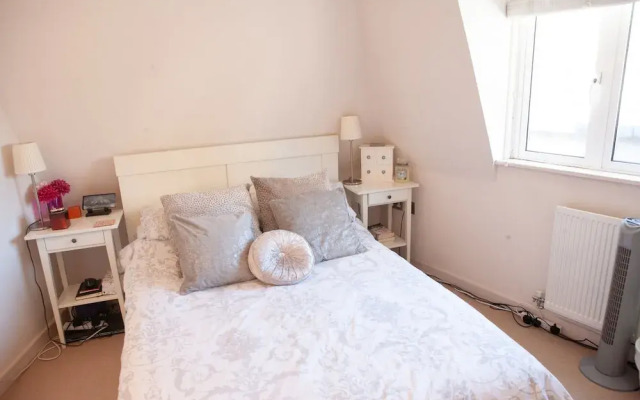 1 Bedroom Apartment With Private Roof Terrace
