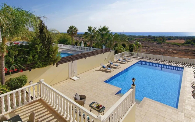 Cleopatra Paralimni in Paralimni