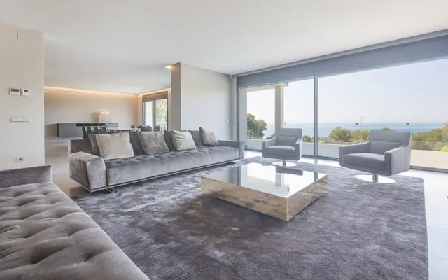 Luxurious Panoramic Spa Villa