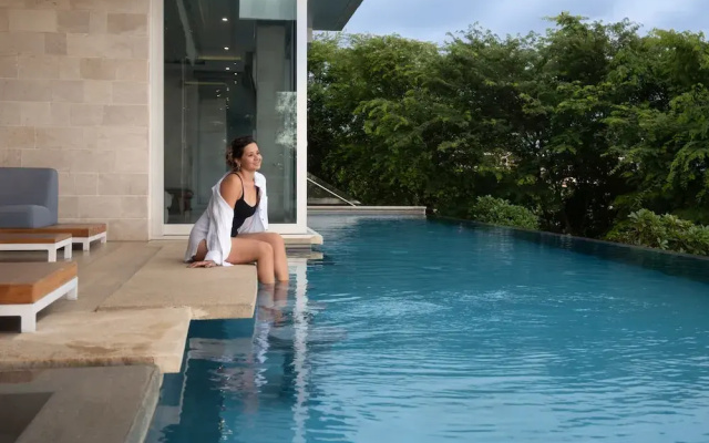 Luxury Villa: Hot Tub: Ocean Views: Fully Staffed