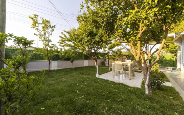 Villa With Private Pool Near Airport in Muratpasa