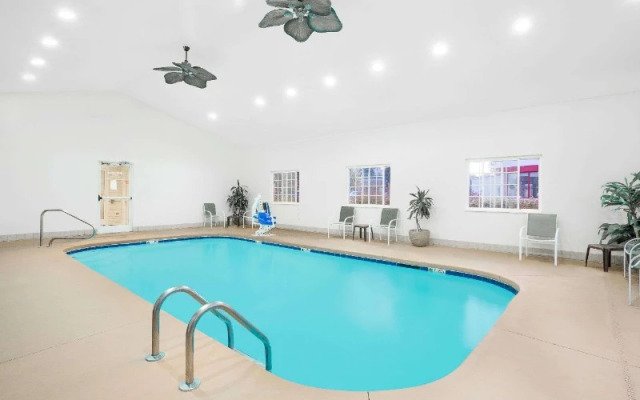 Beckley East Microtel Inn / Suites