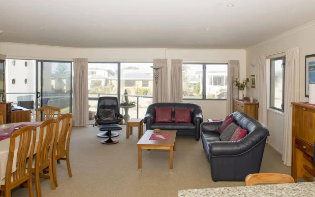 The Reef Beachfront Apartments
