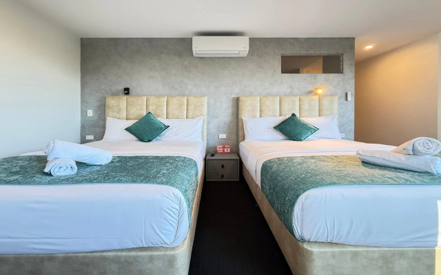 Tiki Hotel Surfers Paradise