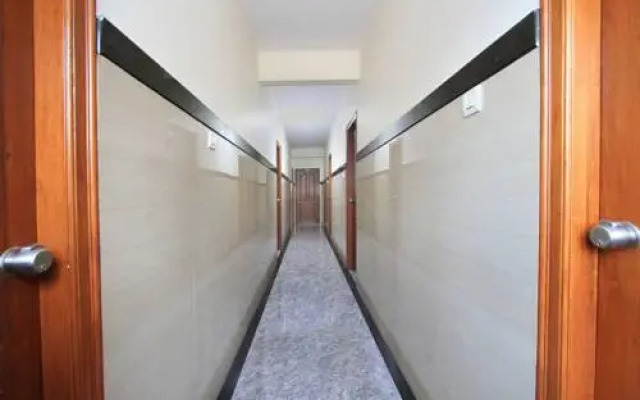 OYO 9151 Hotel Sri Sai Comforts