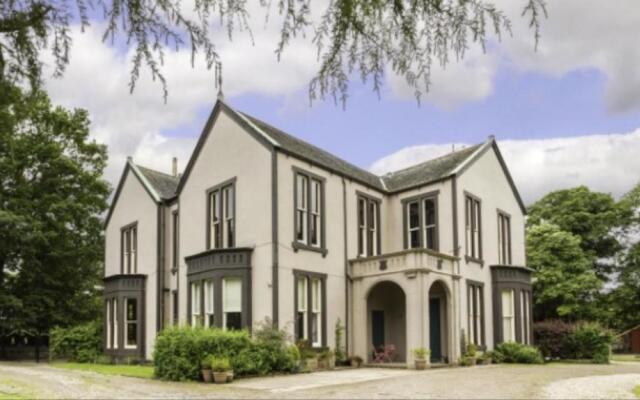 Fernlea spacious apartment