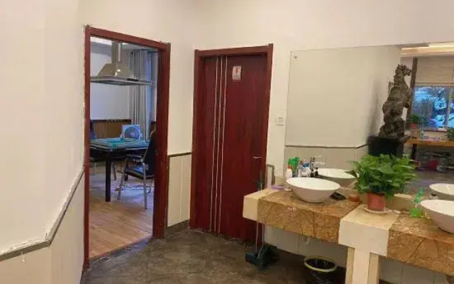 William Hotel (Haiyan Wuyue Plaza)