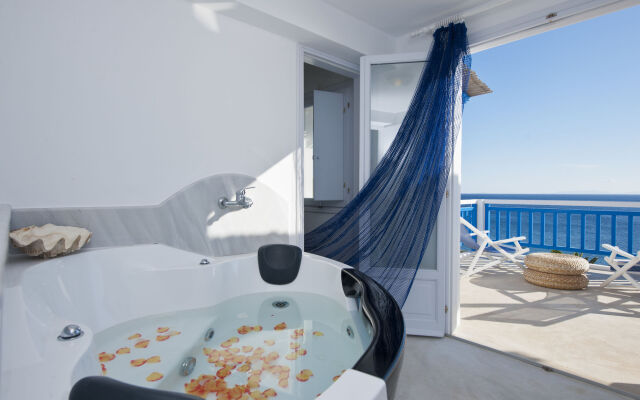 Blue Dolphin Antiparos Villas and Suites