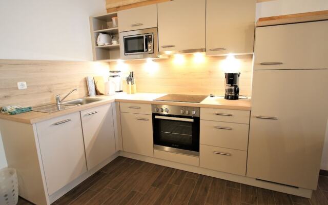 Contemporary Apartment With Ski Storage, Parking, Heating