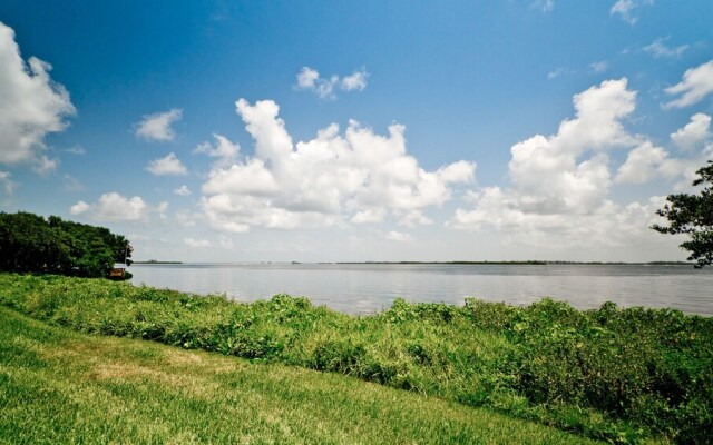 Runaway Bay Resort by BBG