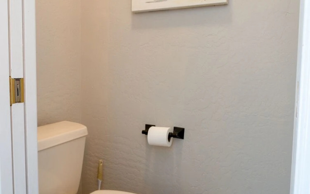 Scottsdale 4BD Modern Home w/ Sparkling Pool!