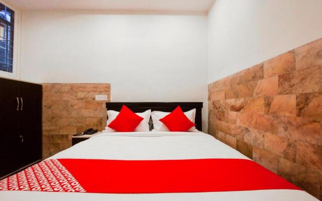 OYO 22907 Hotel Holiday
