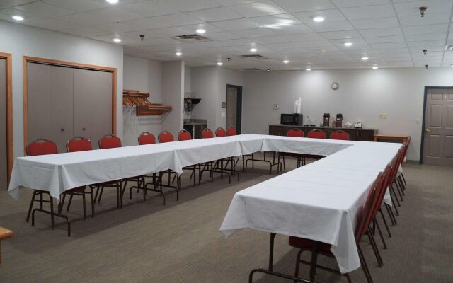 Country Inn & Suites by Radisson, Watertown, SD