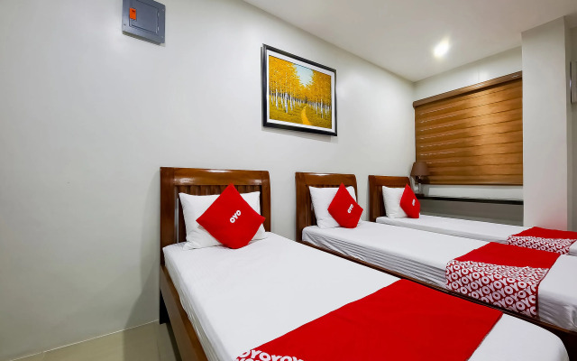 OYO 793 Dg Budget Hotel