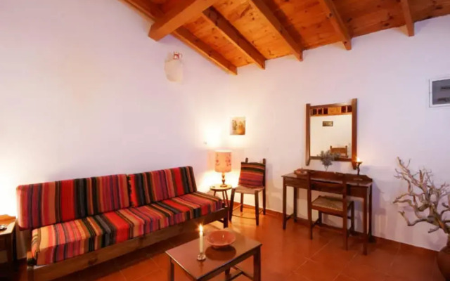 Fenareti Village House