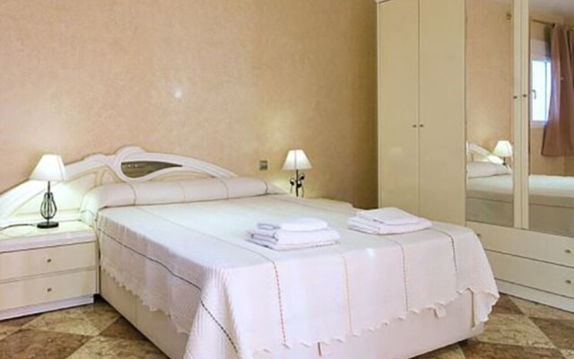 Villa - 8 Bedrooms with Pool and WiFi - 106437