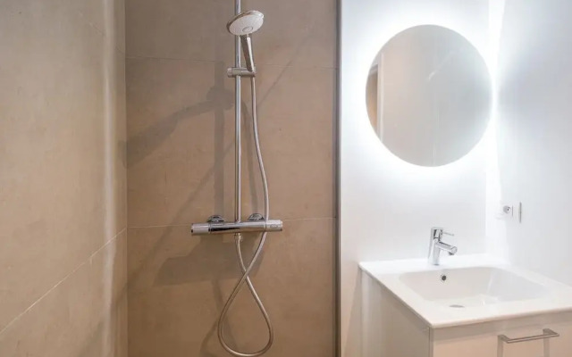 Apartment Overlooking the sea