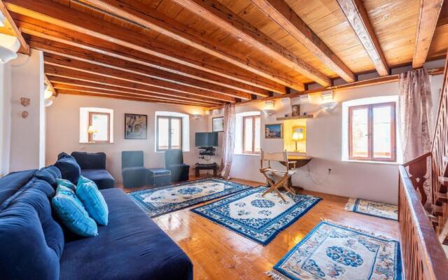 Charming Bohemian house in Perast