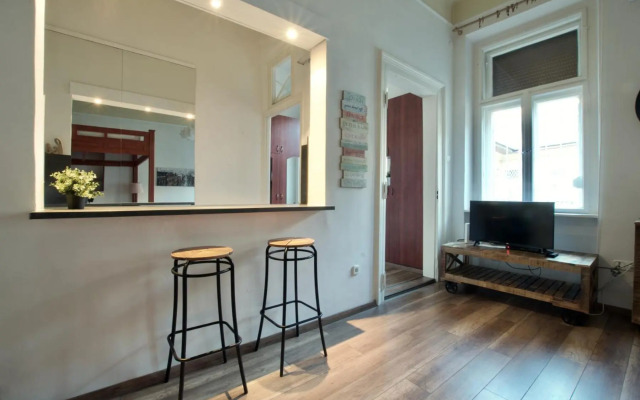 Standard Apartment by Hi5 - Nyugati square