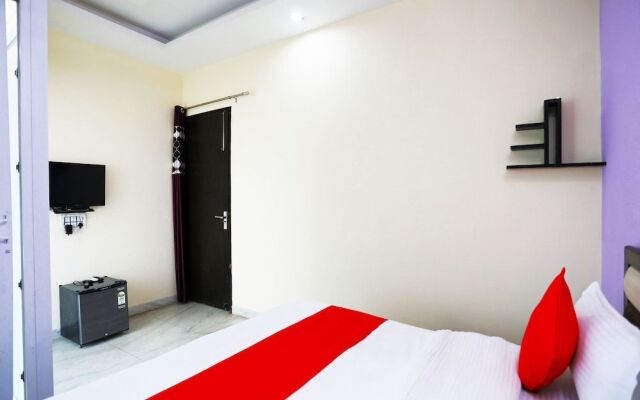 OYO 9382 Hotel Homestay