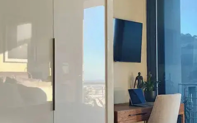 Exclusive Apt With Balcony, Stunning Views & Pool