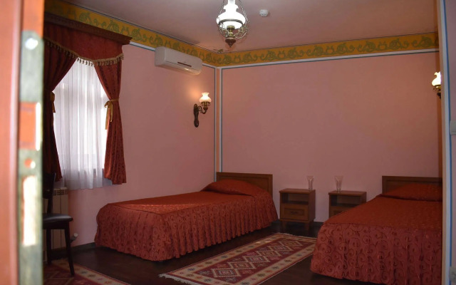 Family Hotel at Renaissance Square