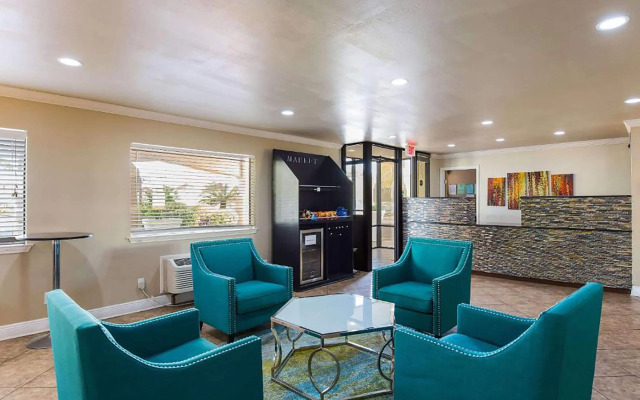 Days Inn by Wyndham Waco University Area