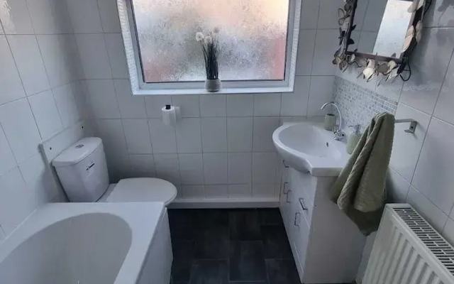 Elegant 4-bed House in Dartford