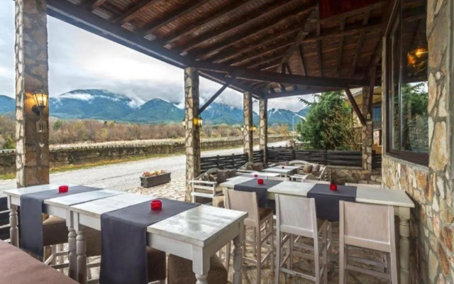 Lovely 1 Bedroom Apartment 5min FROM THE SKI LIFT!