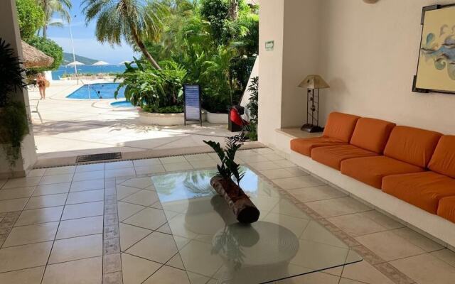 JUUB Acapulco, Exclusive Beachfront Apartment