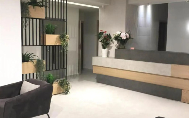 The City Hotel & Suites