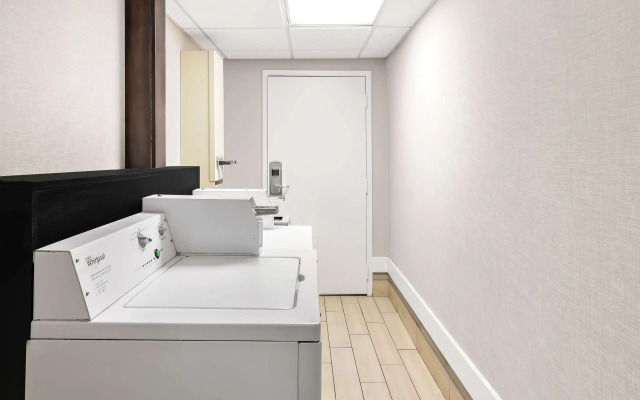 Best Western Luxbury Inn Fort Wayne