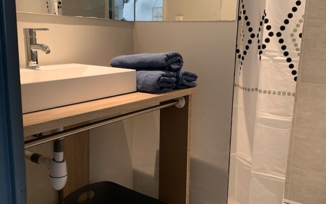 Studio2-hôtel Futuroscope / 8min à Pieds/ 1-4 Personnes