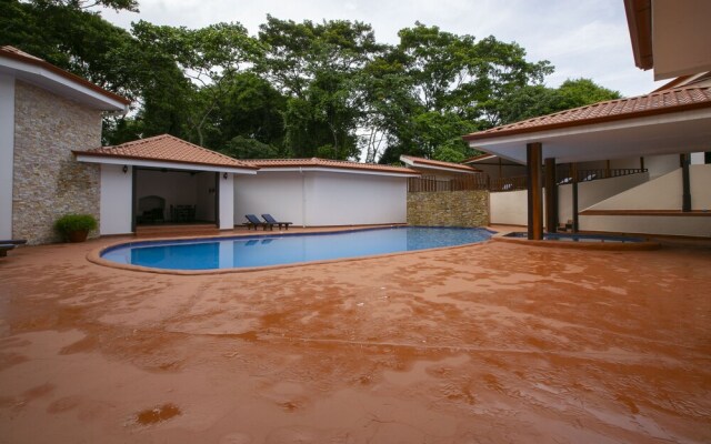 Serenity Hotel & Villas