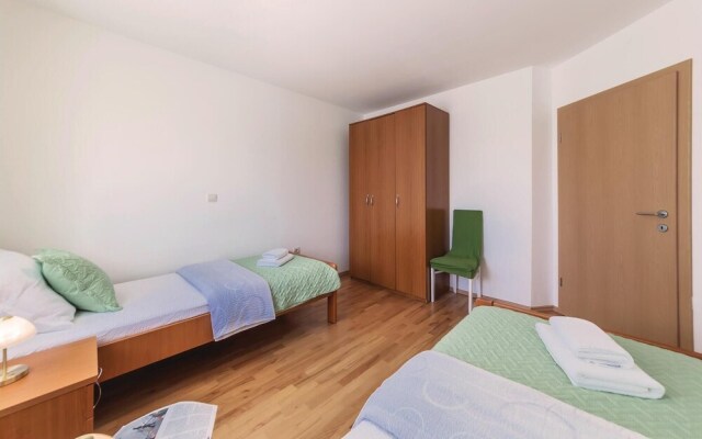 Nice Home in Valbandon With Wifi and 3 Bedrooms