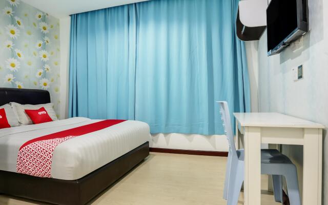 OYO 89583 Grove Hotel