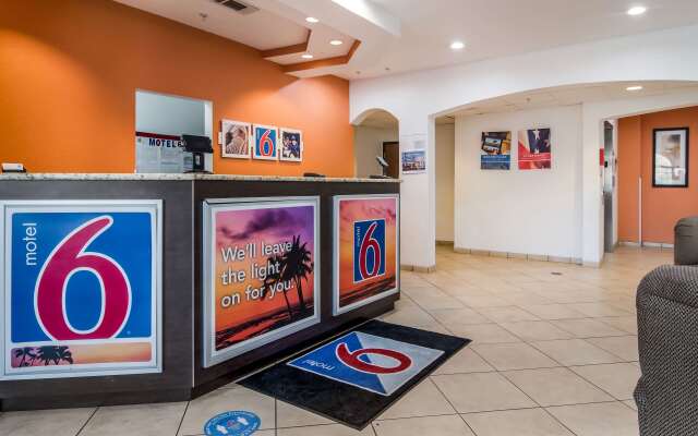 Motel 6 Canton, GA