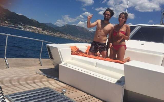 Akhir Cruise Charter