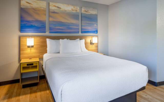 Days Inn by Wyndham Pleasant Prairie Kenosha