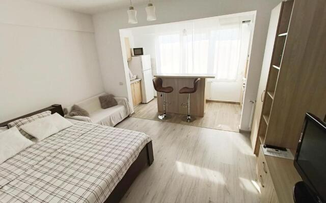 Quiet / Bright Studio/ Available Monthly