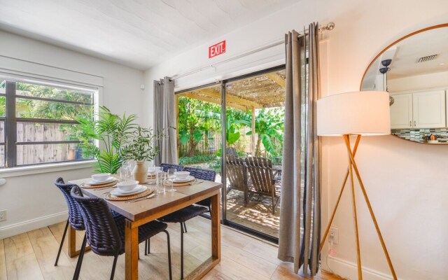 Wonderful 2BR House with Canal Access